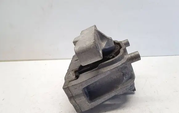 Volkswagen PASSAT CC Engine mount bracket 1K0199262CE