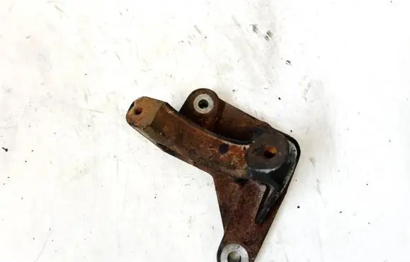 Volvo V70 Engine mounting bracket 9143455