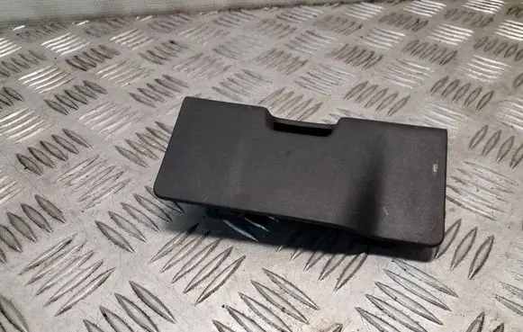 Renault Trafic III (X82) Fuse box cover 1377881X