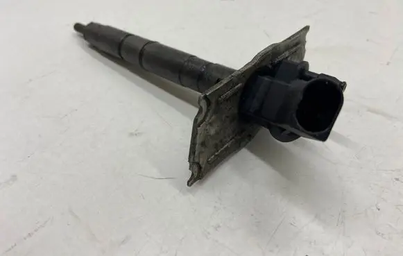 Audi A6 S6 C6 4F Fuel injector 059103113