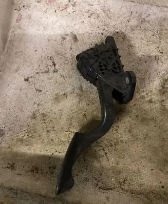 Toyota Prius (XW20) Accelerator throttle pedal 7812047050 1988003200