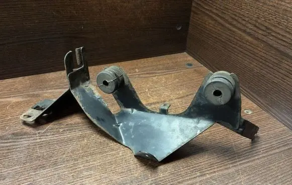 Renault Master II Engine mounting bracket 8200201397