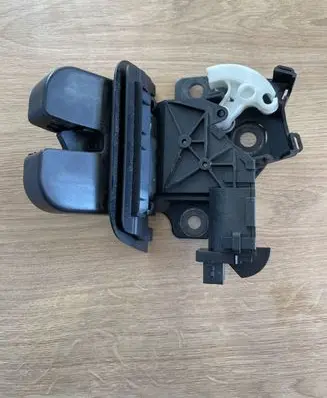 Audi A4 S4 B7 8E 8H Tailgate/trunk/boot lock/catch/latch 8P4827505B