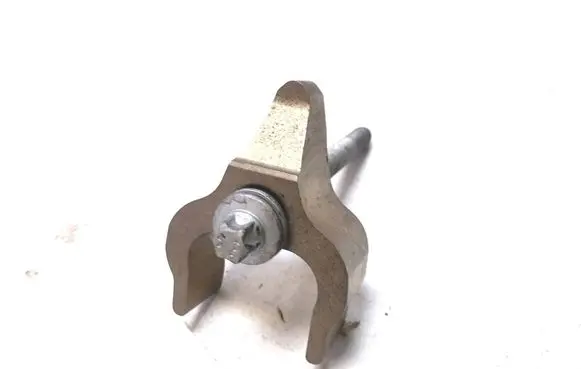 BMW 5 F10 F11 Fuel Injector clamp holder 