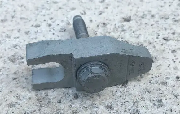 Opel Insignia A Fuel Injector clamp holder 1104956 78284