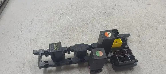Audi 80 90 B3 Fuse module 813919082