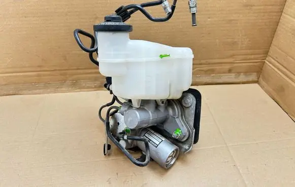 Lexus GS 250 350 300H 450H Master brake cylinder 13801010600