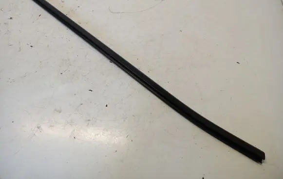 Hyundai Tucson IV NX4 Front door glass trim molding