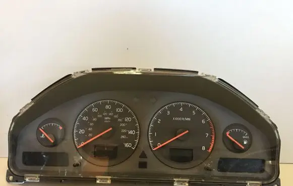Volvo S60 Speedometer (instrument cluster) 9499669