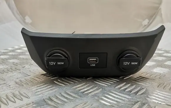 Hyundai Ioniq USB socket connector 84621G7900