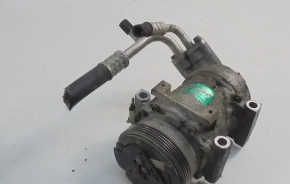 Renault Twingo I Air conditioning (A/C) compressor (pump) 8200037058