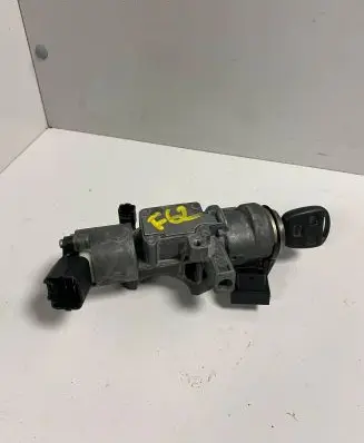 Toyota Avensis T250 Ignition lock 8978305010 10992 01090E8268