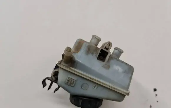Opel Zafira B Brake fluid reservoir 32067271