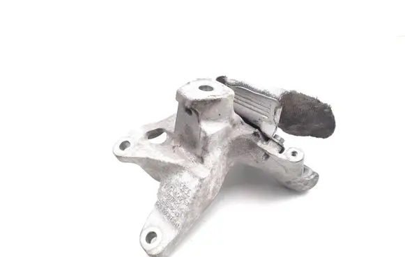 Engine mounting bracket