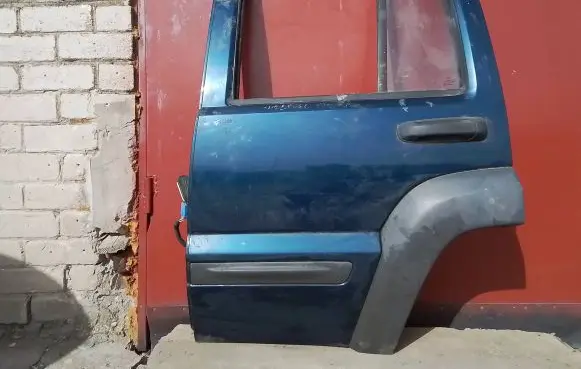 Jeep Cherokee Rear door