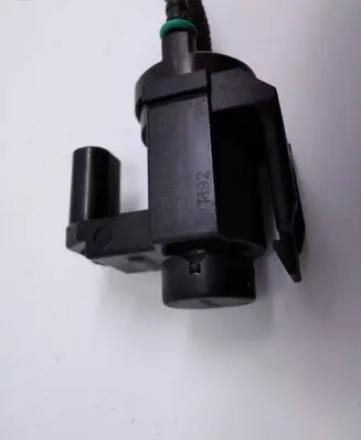 BMW 5 G30 G31 Turbo solenoid valve 70478502 8570591