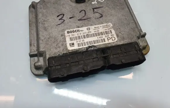 Opel Zafira A Engine control unit/module 24417169 0281010268