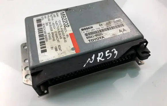 Toyota Avensis T220 Engine control unit/module 8966105231