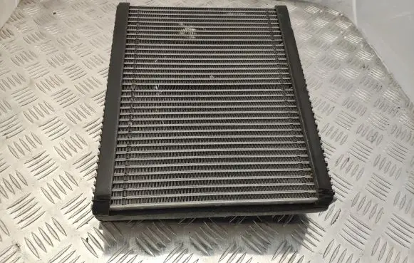 A/C cooling radiator (condenser)