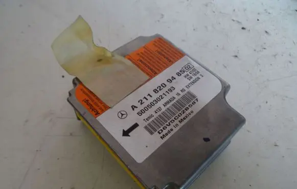 Mercedes-Benz CLS C219 Airbag control unit/module A2118209485