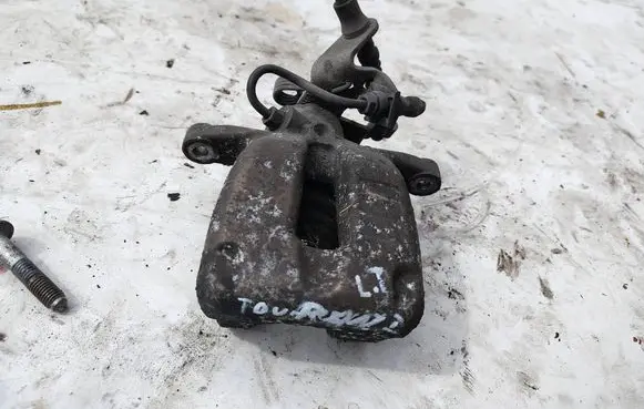 Volkswagen Touran I Rear brake caliper 