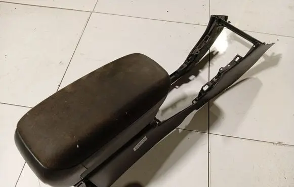 Toyota Avensis T250 Armrest 5891105070 58911-05070