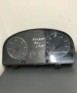 Volkswagen Touran I Speedometer (instrument cluster)