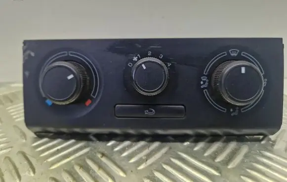 Skoda Fabia Mk2 (5J) Climate control unit 5J0819045A 90151275