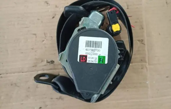 Mitsubishi Colt Front seatbelt 607382700 00000 032012