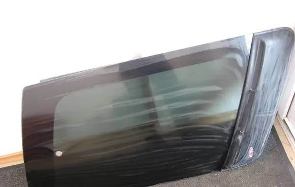 Lincoln Navigator Rear windscreen/windshield window 