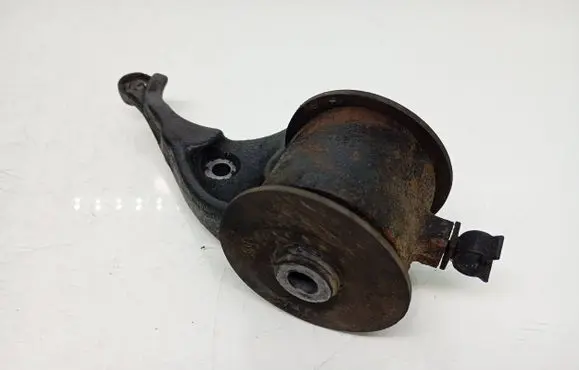 Suzuki Grand Vitara II Front differential mounting bracket 66J21