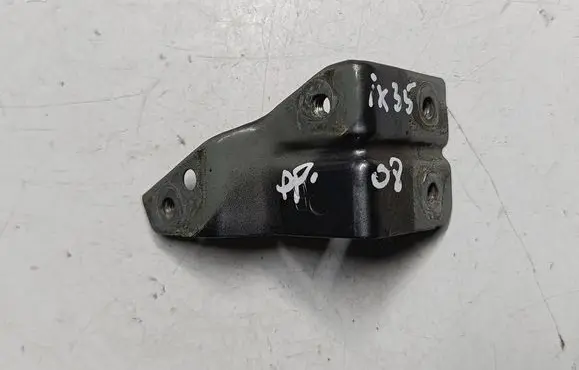 Fender mounting bracket