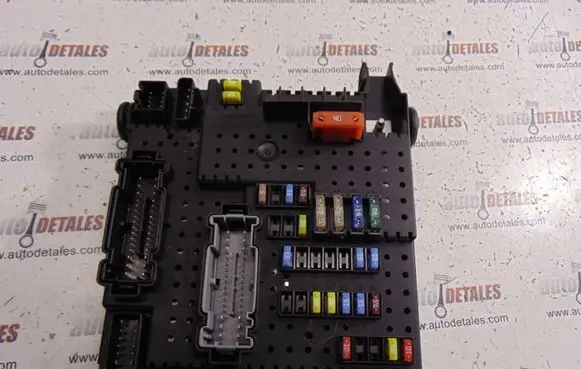 Volvo XC90 Fuse module 28017881