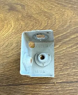 Renault Master III Fender mounting bracket 625250003r