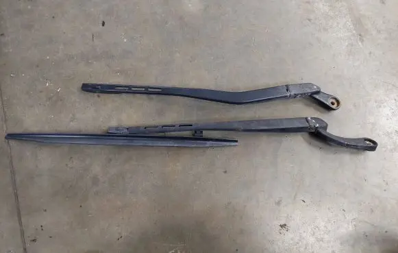 Audi A4 S4 B6 8E 8H Front wiper blade arm
