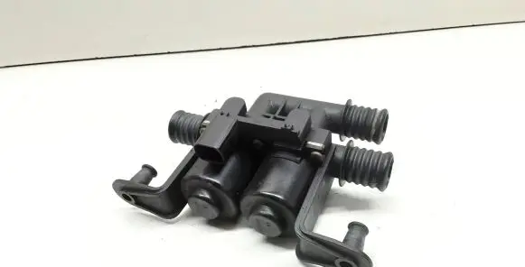 BMW 5 E60 E61 Coolant heater control valve 6931708 64116931708