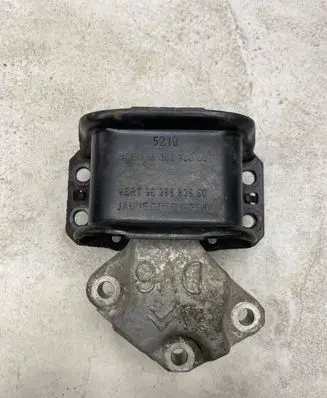 Citroen C4 Grand Picasso Engine mount bracket 9636270080 9636583980 9635845880