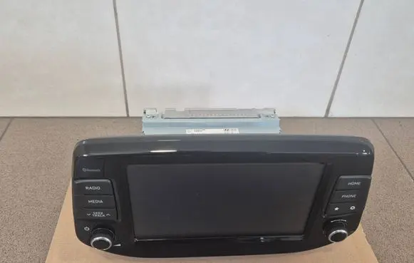 Hyundai i30 fastback Radio/CD/DVD/GPS head unit 96160G4010