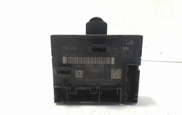 Volkswagen PASSAT B8 Door control unit/module 5Q0959592E