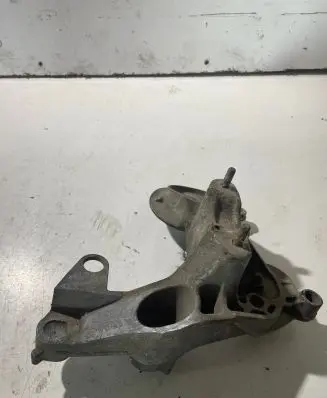 Audi A6 S6 C6 4F Engine mounting bracket 4F0199351N