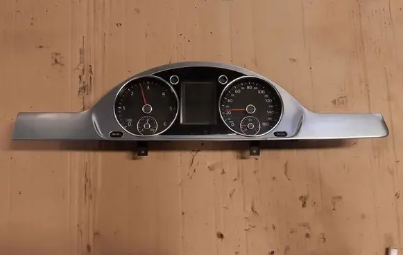 Volkswagen PASSAT CC Speedometer (instrument cluster) 3C8920971A