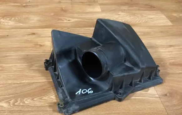 Ford Focus Air filter box cover 3M5U9643