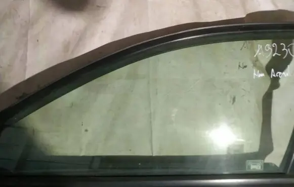 Honda Accord Front door window glass four-door as2