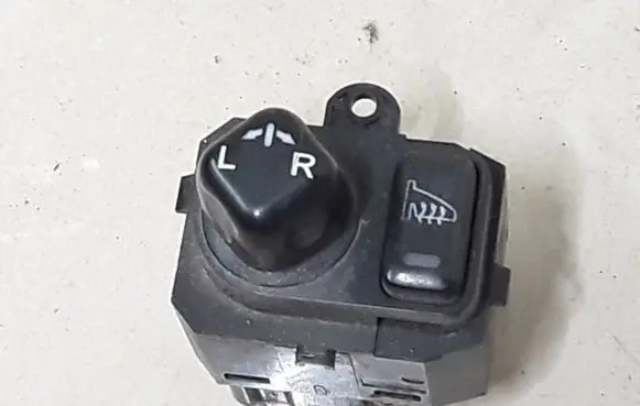 Wing mirror switch