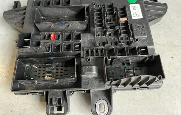 Opel Insignia A Fuse module 22737764 02455820511