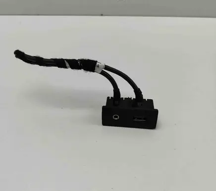 Porsche Macan (95B) AUX in-socket connector 7PP035724D