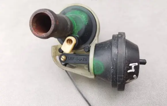 Audi 100 S4 C4 Coolant heater control valve 4A0819809