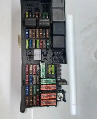 Mercedes-Benz ML W164 Fuse module A1645403372 YAP308410 06523028