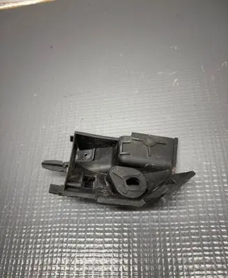 Volvo C30 Front bumper mounting bracket 31214662