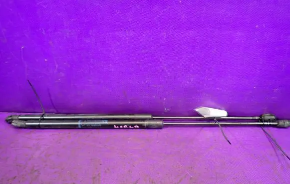 Opel Corsa D Tailgate strut 13182537